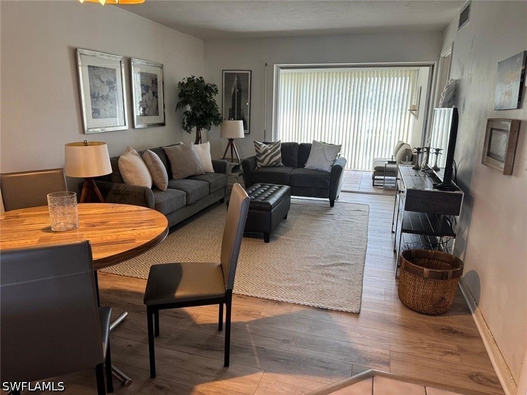 1900 Alamanda DR 303, Naples, FL 34102