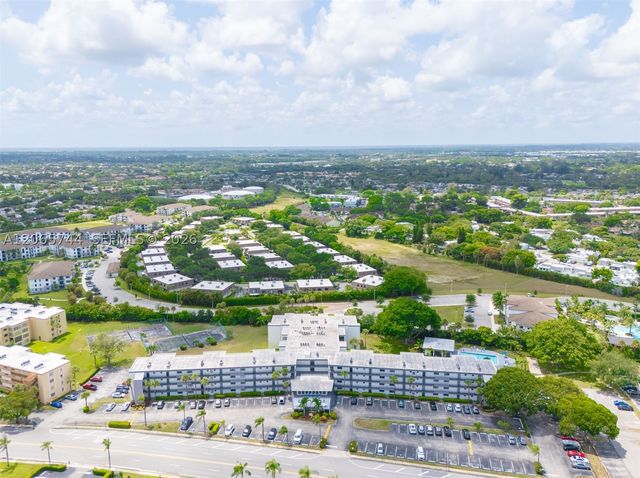 9233 SW 8th St 208, Boca Raton, FL 33428