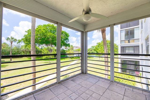 9233 SW 8th St 208, Boca Raton, FL 33428