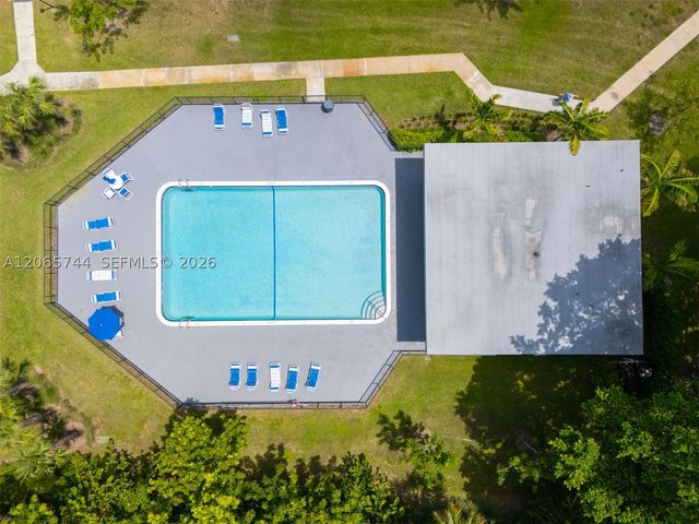 9233 SW 8th St 208, Boca Raton, FL 33428