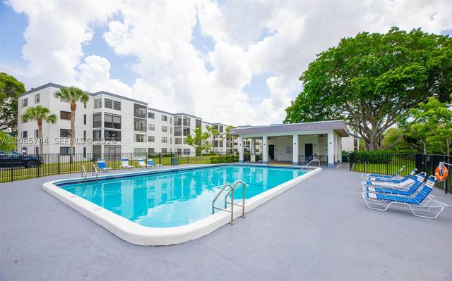 9233 SW 8th St 208, Boca Raton, FL 33428