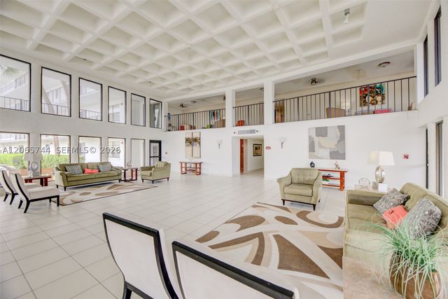 9233 SW 8th St 208, Boca Raton, FL 33428