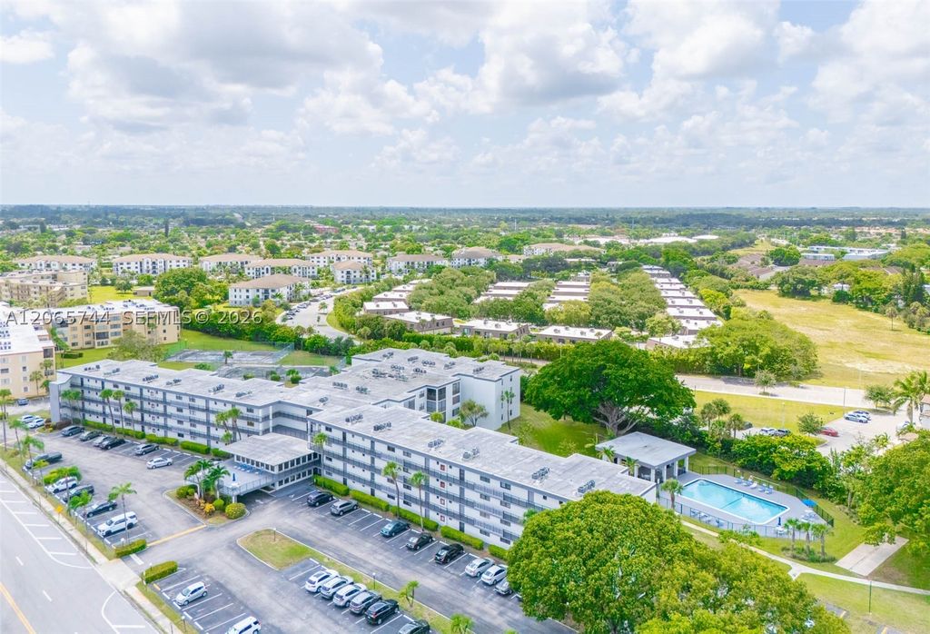 9233 SW 8th St 208, Boca Raton, FL 33428