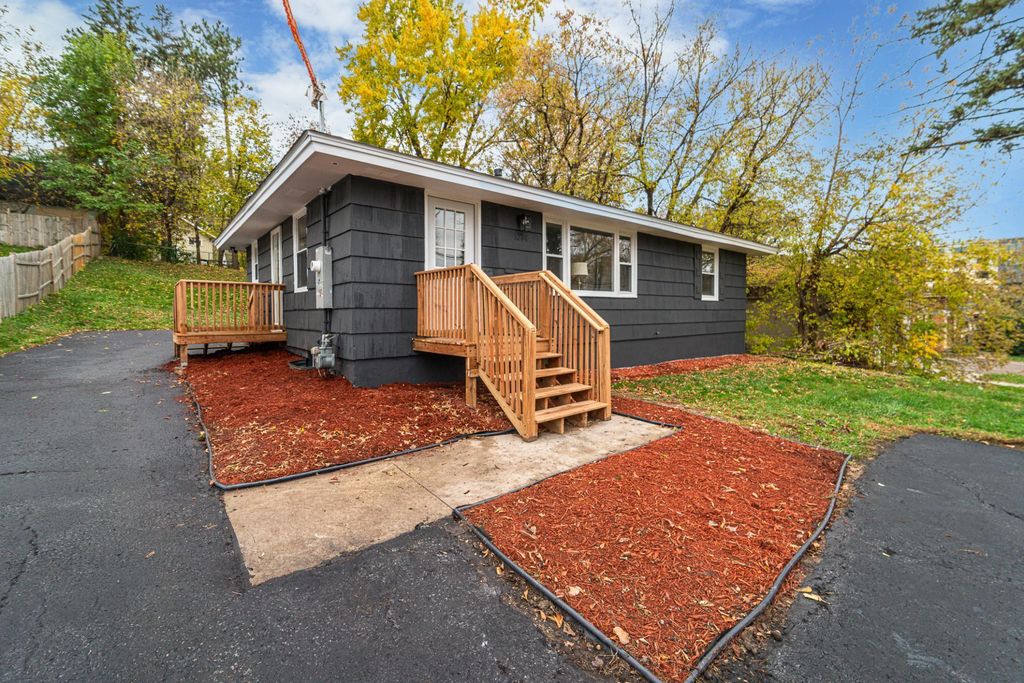 1034 40th Avenue NE, Columbia Heights, MN 55421