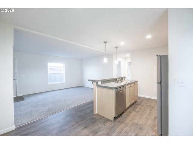 3124 Surfwood Dr, Salem, OR 97305