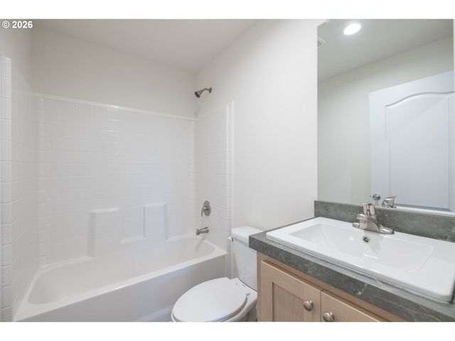 3124 Surfwood Dr, Salem, OR 97305