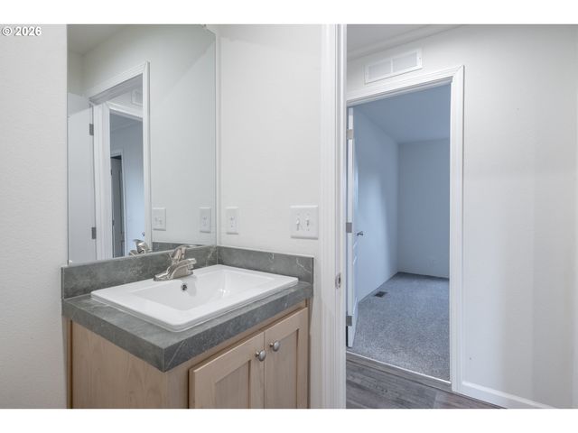 3124 Surfwood Dr, Salem, OR 97305