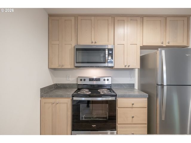 3124 Surfwood Dr, Salem, OR 97305