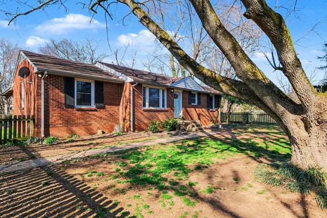 2114 Cypress Dr, Murfreesboro, TN 37130