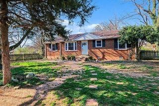 2114 Cypress Dr, Murfreesboro, TN 37130