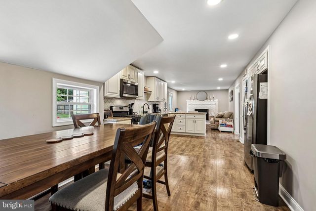 1608 HOLLY PKWY, Williamstown, NJ 08094