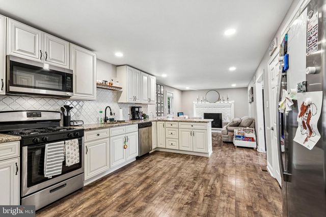 1608 HOLLY PKWY, Williamstown, NJ 08094