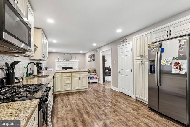 1608 HOLLY PKWY, Williamstown, NJ 08094