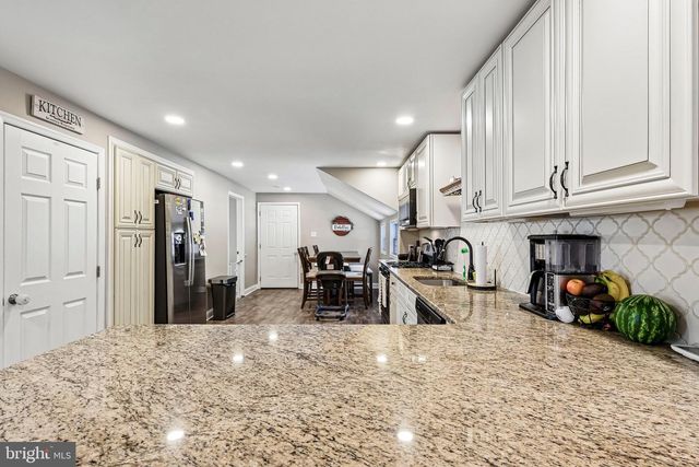 1608 HOLLY PKWY, Williamstown, NJ 08094