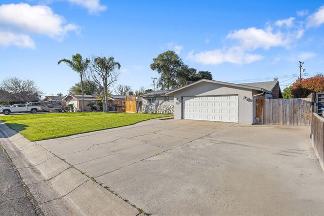 3814 W Judy Avenue, Visalia, CA 93277