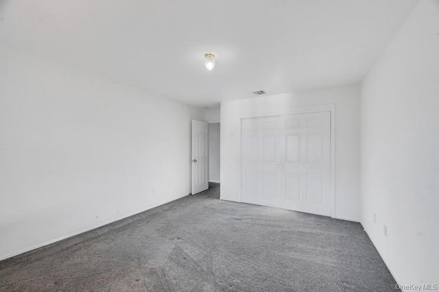 29 Harwood Way, Coram, NY 11727