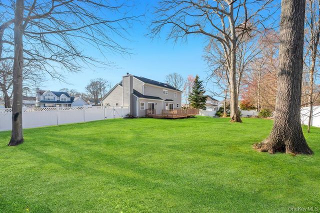 29 Harwood Way, Coram, NY 11727
