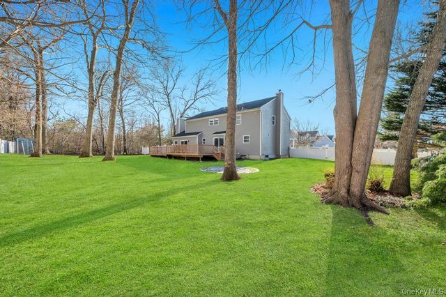 29 Harwood Way, Coram, NY 11727