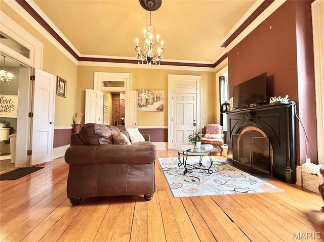 617 State Street, Alton, IL 62002