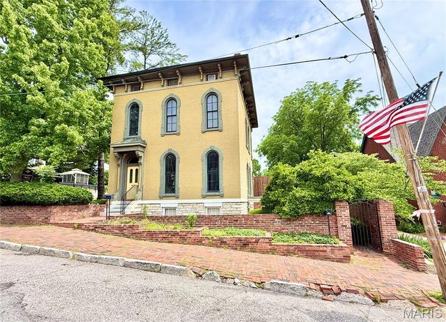617 State Street, Alton, IL 62002