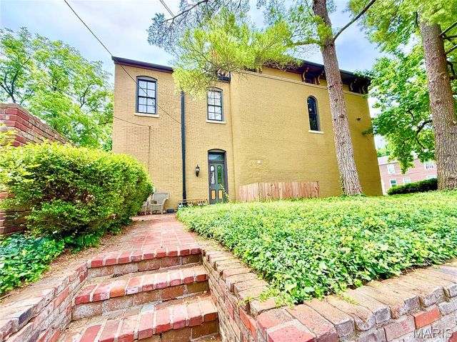 617 State Street, Alton, IL 62002