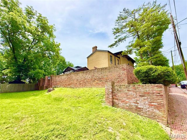 617 State Street, Alton, IL 62002