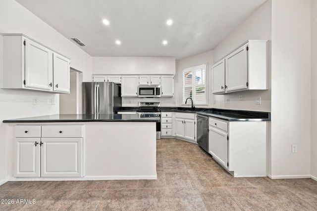20027 N GREENVIEW Drive, Sun City West, AZ 85375