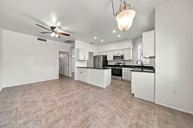 20027 N GREENVIEW Drive, Sun City West, AZ 85375