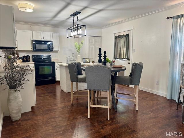 1242 Oakholt Court, Herculaneum, MO 63048