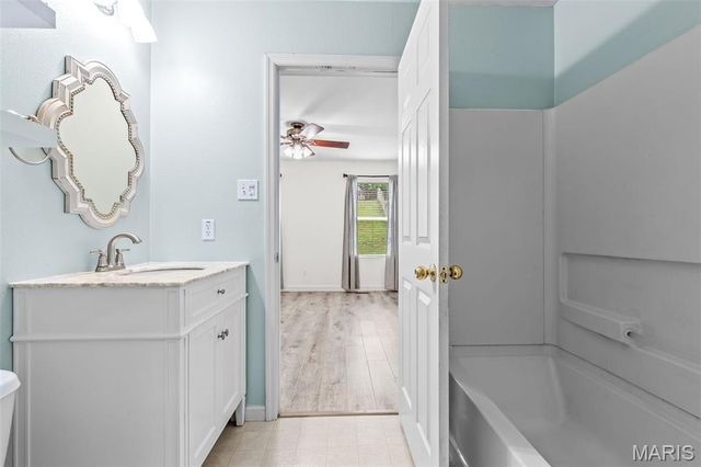 1242 Oakholt Court, Herculaneum, MO 63048