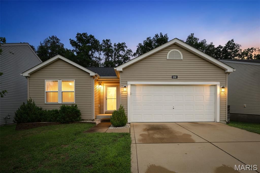 1242 Oakholt Court, Herculaneum, MO 63048