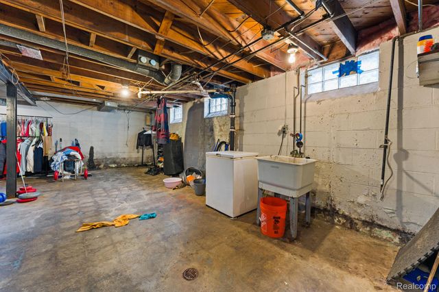 9230 Hartwell Street, Detroit, MI 48228