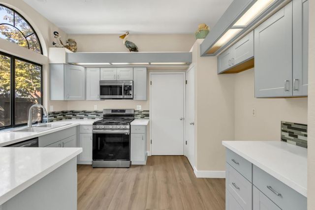 8413 Silver Run Way, Antelope, CA 95843