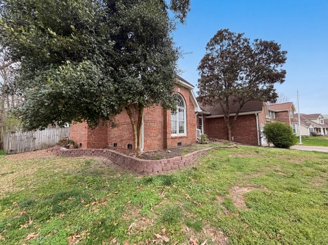 227 Longwood Ln, Clarksville, TN 37043