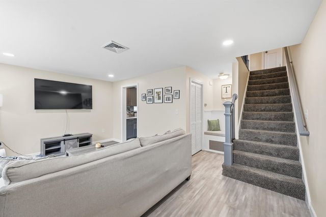 107 Franklin Street Ext Unit 8, Derry, NH 03038