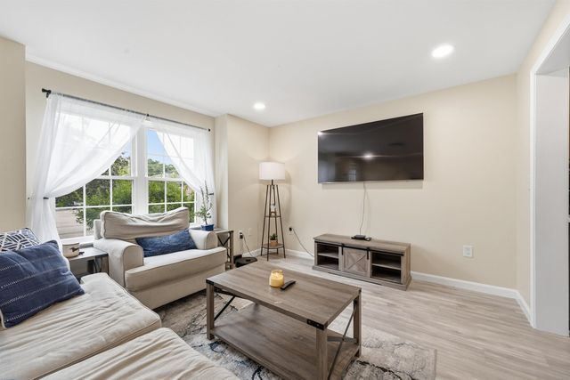107 Franklin Street Ext Unit 8, Derry, NH 03038