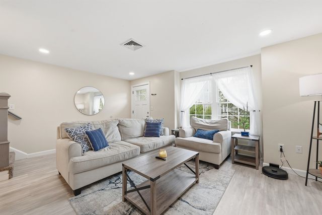 107 Franklin Street Ext Unit 8, Derry, NH 03038