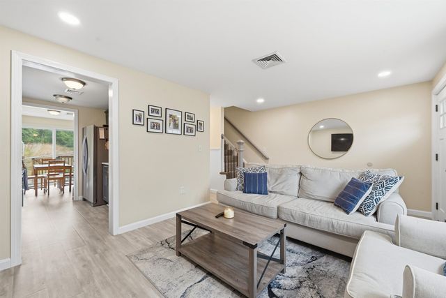 107 Franklin Street Ext Unit 8, Derry, NH 03038
