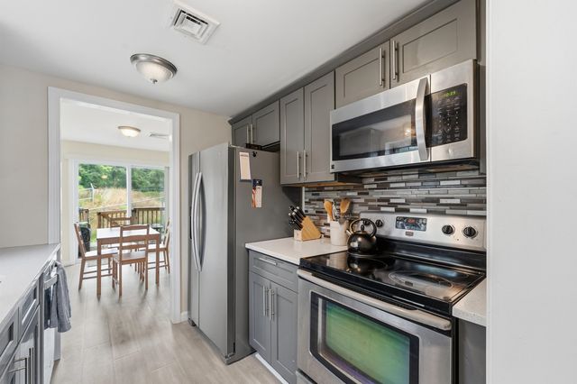 107 Franklin Street Ext Unit 8, Derry, NH 03038