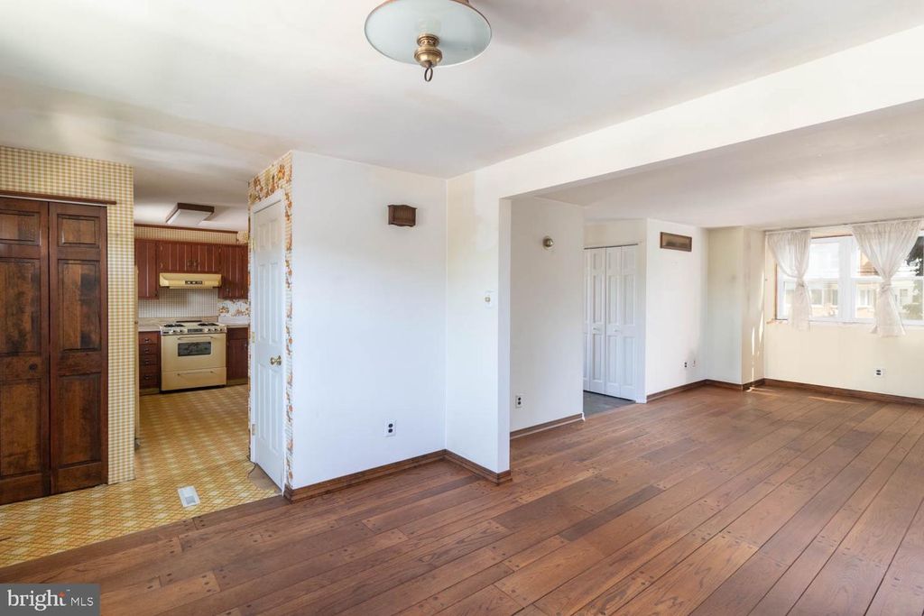 6835 MARTINS MILL RD, Philadelphia, PA 19111