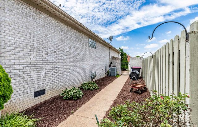 4630 Fieldcrest Place, Newburgh, IN 47630