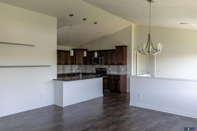 7535 Tavin Drive, Lincoln, NE 68516