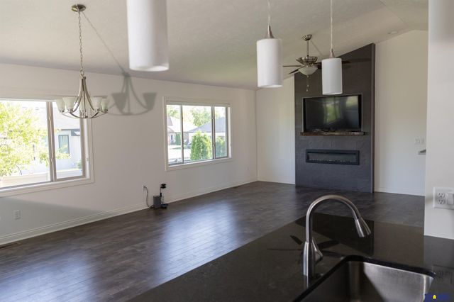 7535 Tavin Drive, Lincoln, NE 68516