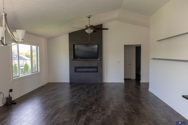 7535 Tavin Drive, Lincoln, NE 68516