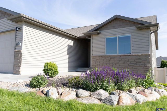 7535 Tavin Drive, Lincoln, NE 68516