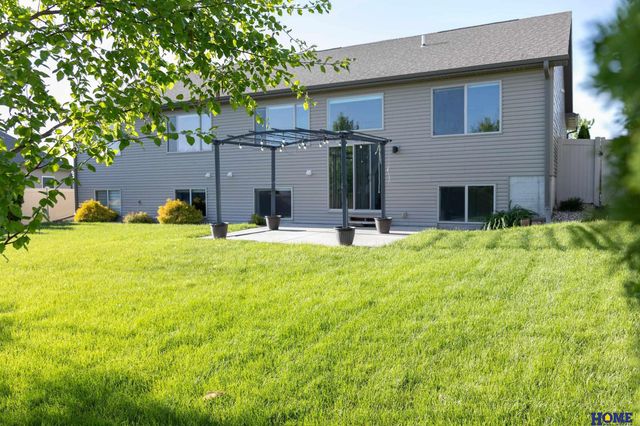 7535 Tavin Drive, Lincoln, NE 68516