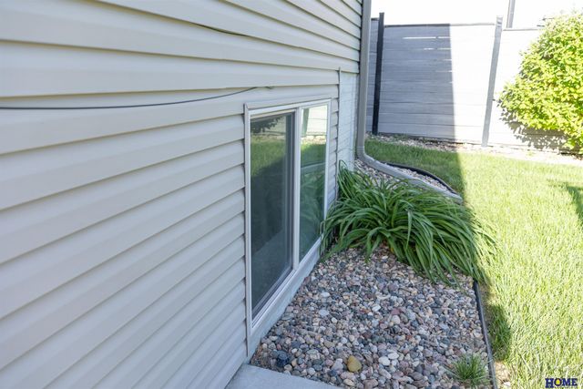 7535 Tavin Drive, Lincoln, NE 68516