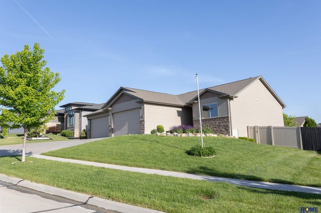 7535 Tavin Drive, Lincoln, NE 68516