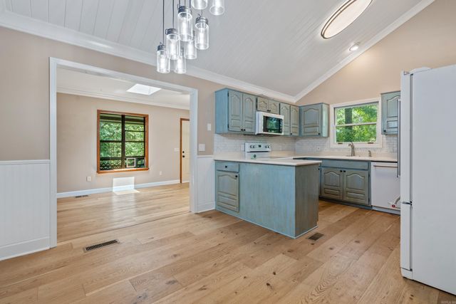 10 Balenciaga Way, Hot Springs Village, AR 71909