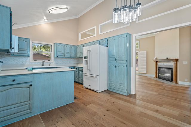 10 Balenciaga Way, Hot Springs Village, AR 71909
